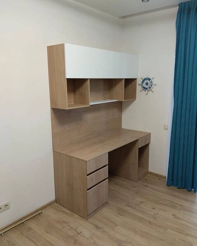Стіл комп'ютерний з надставкою